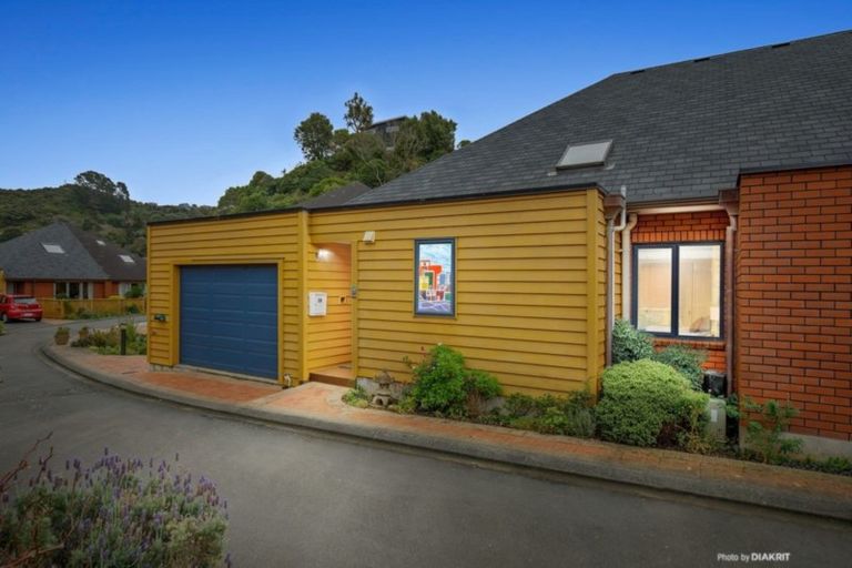 Photo of property in 14 Futuna Close, Karori, Wellington, 6012