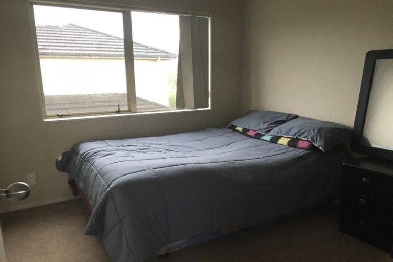 Photo of property in 2/39 Kopara Place, Clendon Park, Auckland, 2103