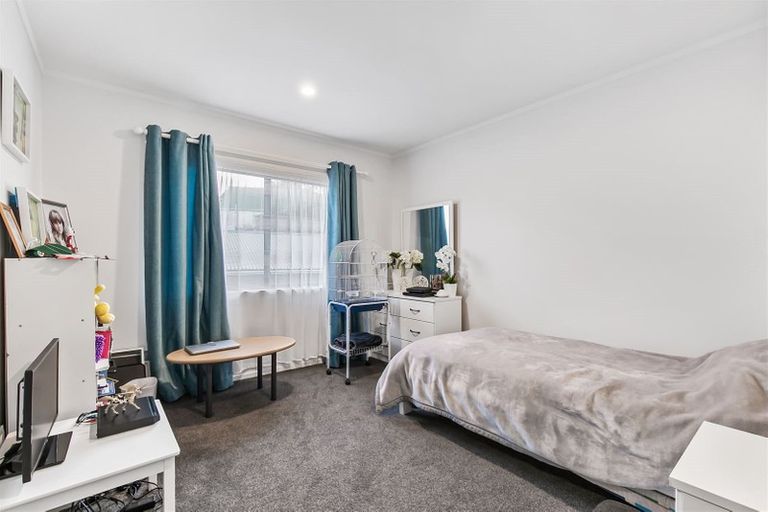 Photo of property in 2/19 Fernwood Grove, Bayview, Auckland, 0629