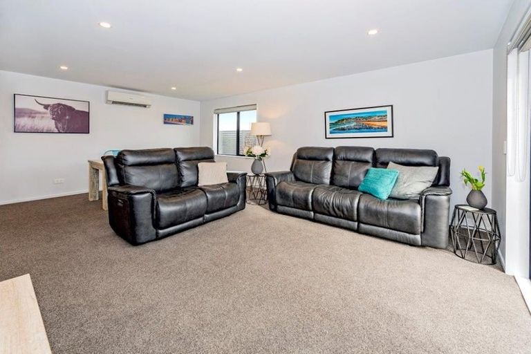 Photo of property in 1 Julia Close, Rolleston, 7614