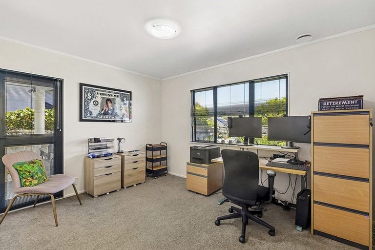 Photo of property in 6 Voyager Way, Whitby, Porirua, 5024