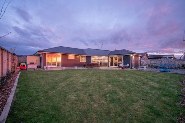 Photo of property in 31 Silicon Way, Fitzherbert, Palmerston North, 4410