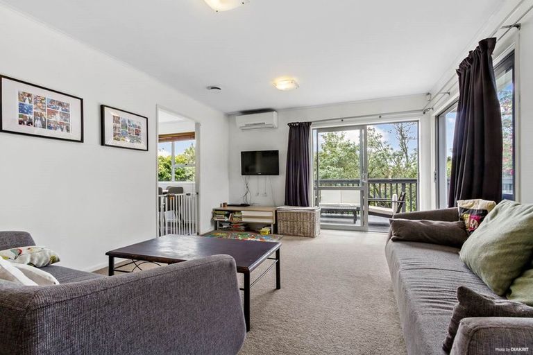 Photo of property in 2 Longreach Drive, Sunnyvale, Auckland, 0612