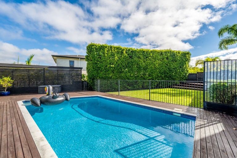 Photo of property in 8 Verley Rise, East Tamaki Heights, Auckland, 2016