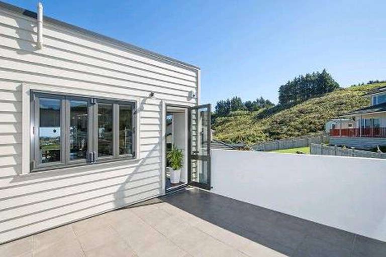 Photo of property in 47 Arahiwi Grove, Tirohanga, Lower Hutt, 5010