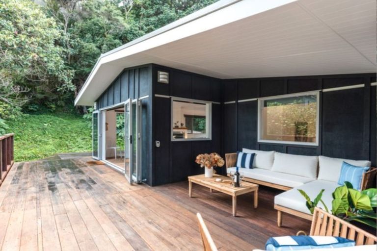 Photo of property in 17 Glen Brook Road, Omiha, Waiheke Island, 1081