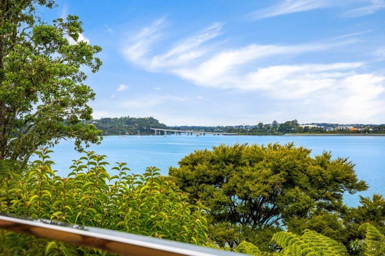 Photo of property in 27 Ferry Parade, Herald Island, Auckland, 0618