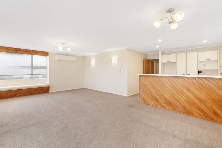 Photo of property in 33a Kirby Street, Glendene, Auckland, 0602
