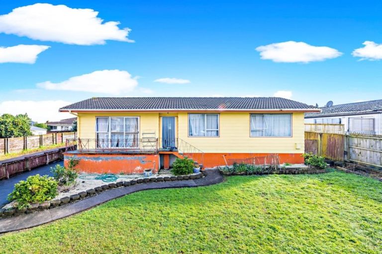 Photo of property in 17 Moncrieff Avenue, Clendon Park, Auckland, 2103