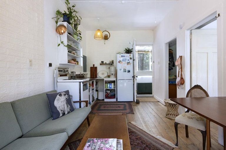 Photo of property in 37 Glenesk Road, Piha, New Lynn, 0772