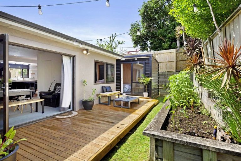 Photo of property in 18 Taipari Avenue, Raglan, 3225