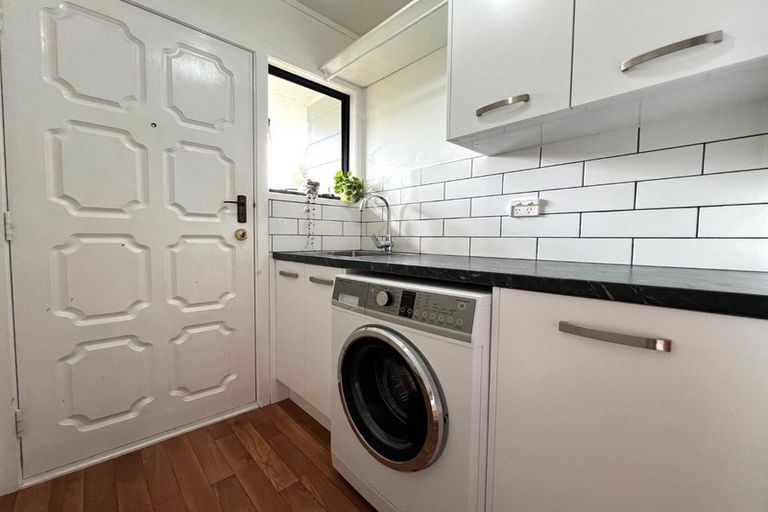 Photo of property in 8 Luxor Place, Massey, Auckland, 0614