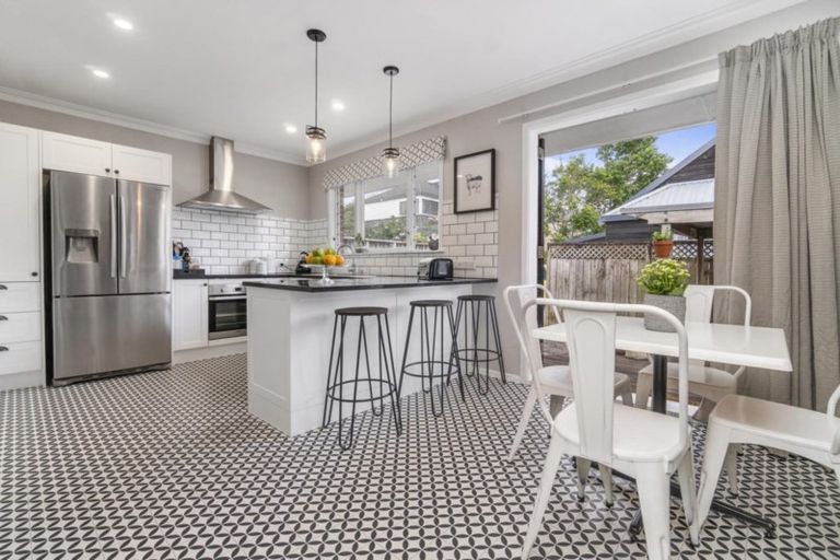 Photo of property in 46a Te Atatu Road, Te Atatu South, Auckland, 0610