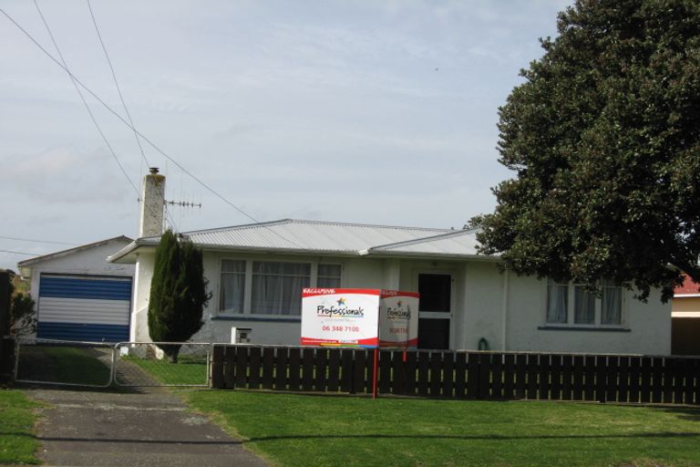 Photo of property in 74 Thatcher Street, Castlecliff, Whanganui, 4501