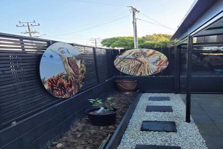 Photo of property in 1/60 Hepburn Road, Glendene, Auckland, 0602