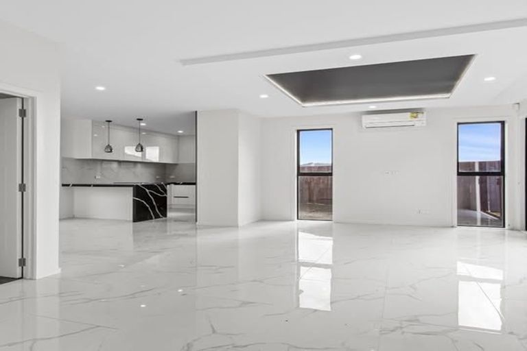 Photo of property in 165b Waimumu Road, Massey, Auckland, 0614