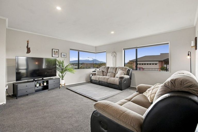 Photo of property in 9 Sandel Rise, Merrilands, New Plymouth, 4312