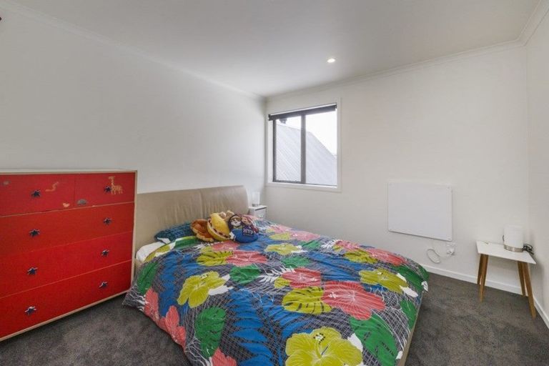 Photo of property in 2 Huata Place, West End, Palmerston North, 4412