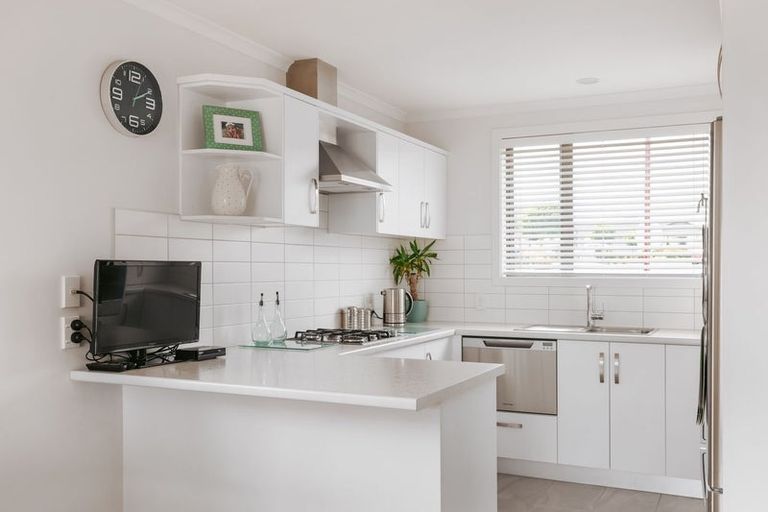 Photo of property in Waterview Estate, 8/4 Greystone Place, Omokoroa, 3114