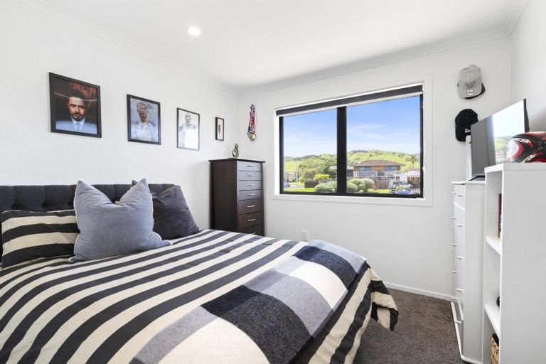 Photo of property in 10 Cottonwood Place, Kawakawa Bay, Papakura, 2585