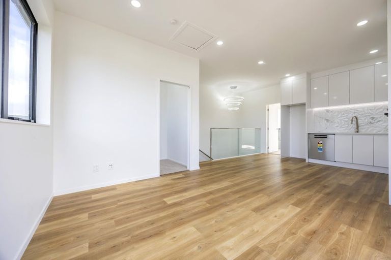 Photo of property in 1a Edward Avenue, Orewa, 0931