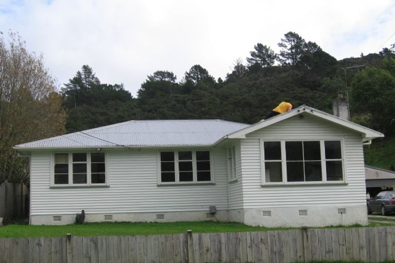 Photo of property in 11 Wainhouse Street, Stokes Valley, Lower Hutt, 5019