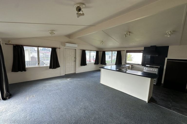 Photo of property in 10 Swanson Road, Henderson, Auckland, 0610