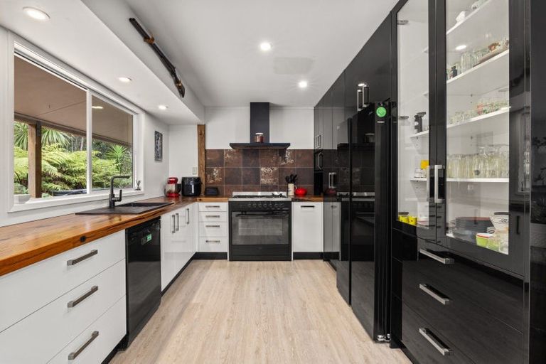 Photo of property in 8 Kaipatiki Rise, Haruru, 0204