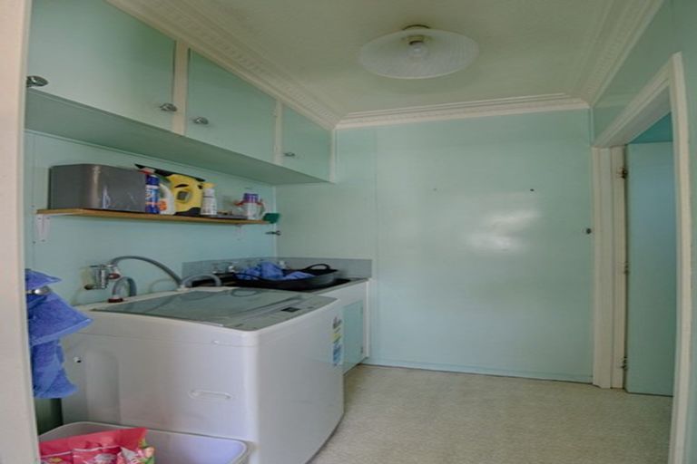 Photo of property in 11 Railway Esplanade, East Gore, Gore, 9710