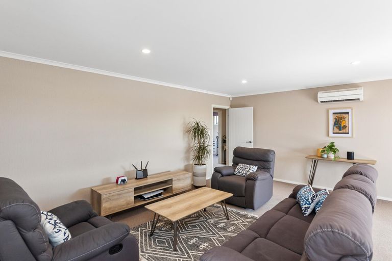Photo of property in 7 Medallion Court, Kelvin Grove, Palmerston North, 4414