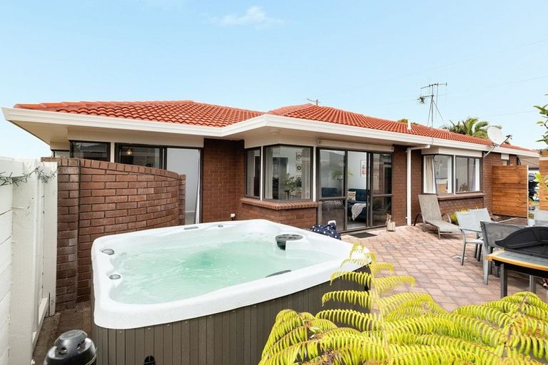 Photo of property in 24 Balmacewen Place, Mount Maunganui, 3116