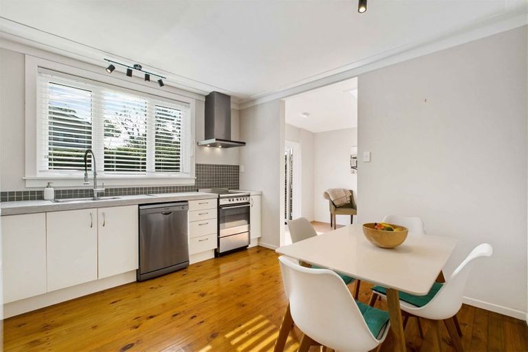 Photo of property in 55 Sunset Road, Totara Vale, Auckland, 0632