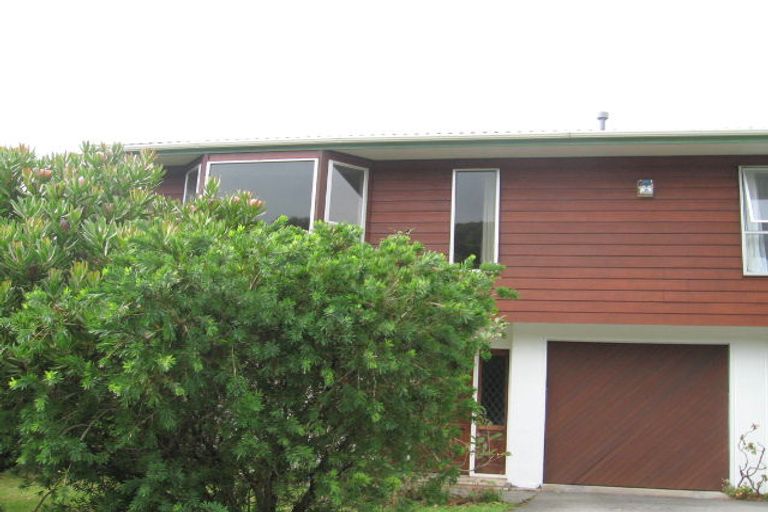 Photo of property in 3 Newnham Court, Tawa, Wellington, 5028