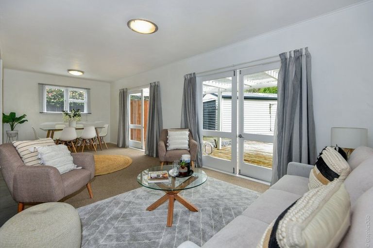 Photo of property in 33 Flay Crescent, Burnside, Christchurch, 8053