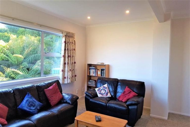 Photo of property in 23a Eastview Grove, Normandale, Lower Hutt, 5010