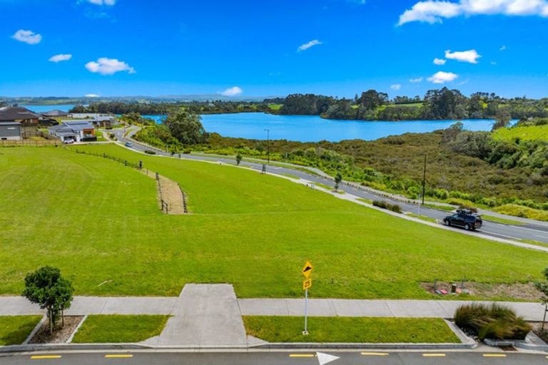 Photo of property in 13 Orawahi Road, Glenbrook, 2681