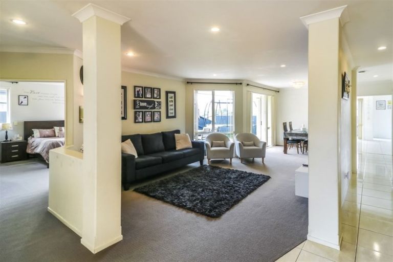 Photo of property in 105 Farnborough Drive, Grandview Heights, Hamilton, 3200