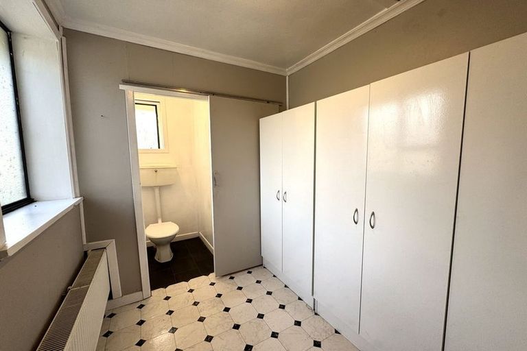Photo of property in 17 Side Street, Clinton, 9534