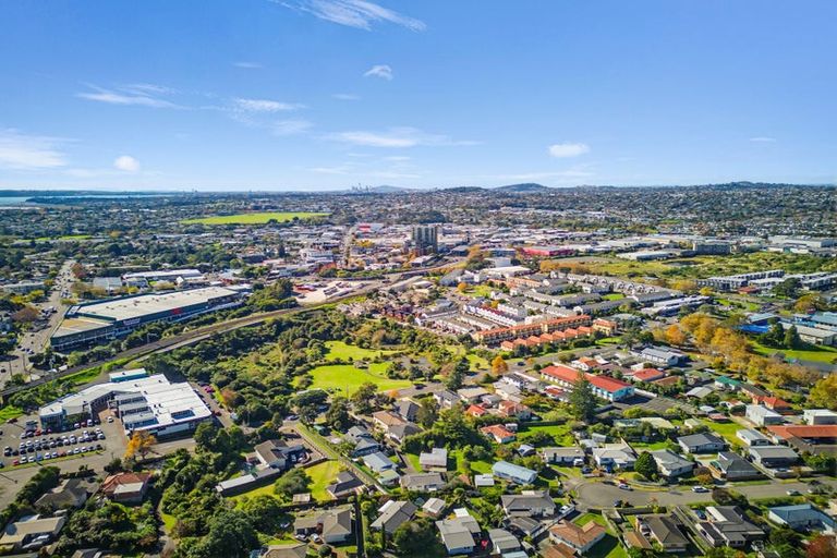 Photo of property in 1/15 Margan Avenue, New Lynn, Auckland, 0600