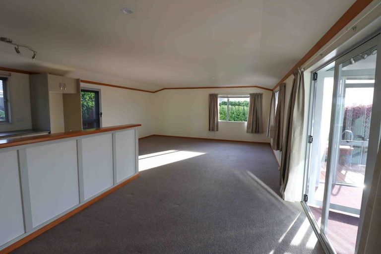 Photo of property in 2 Meadowvale Drive, Levin, 5510