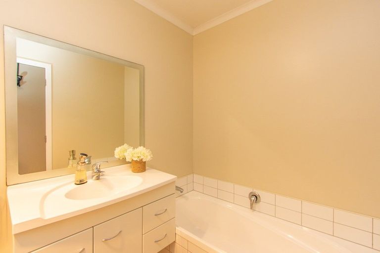 Photo of property in 52/64 Kawaha Point Road, Kawaha Point, Rotorua, 3010