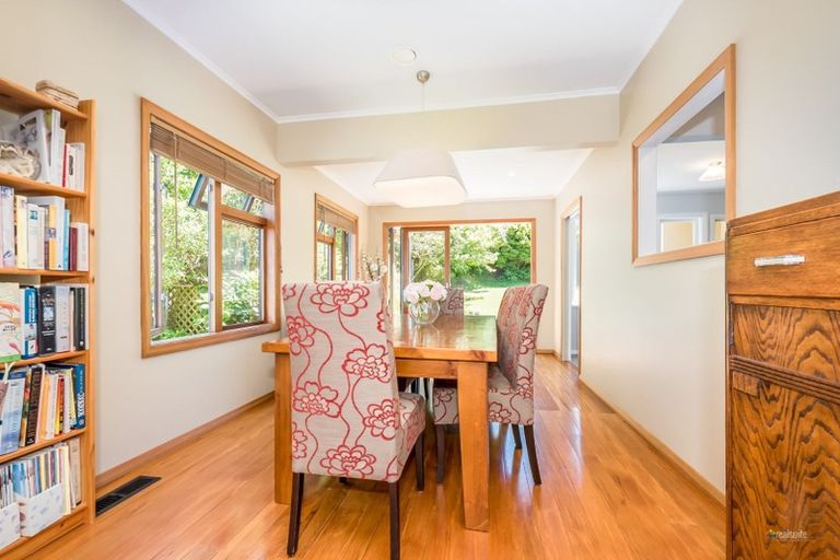 Photo of property in 71 Maungaraki Road, Korokoro, Lower Hutt, 5012
