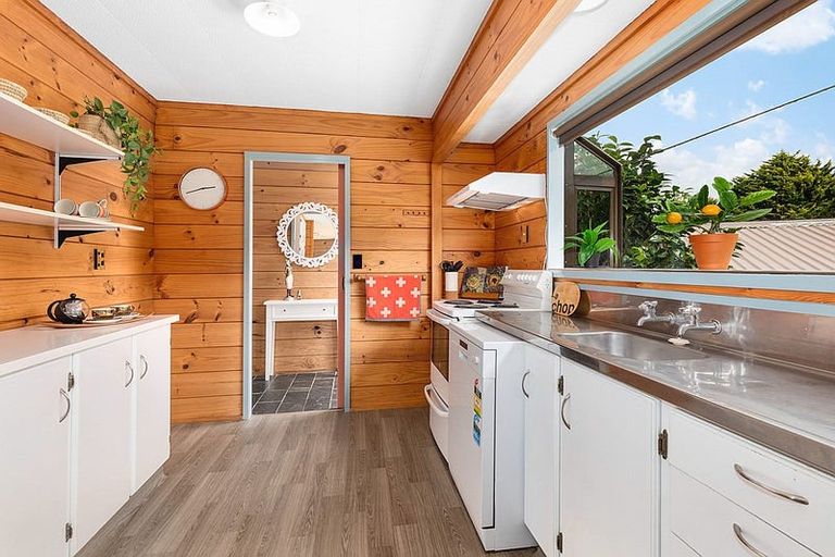 Photo of property in 47 Albatross Close, Whitby, Porirua, 5024