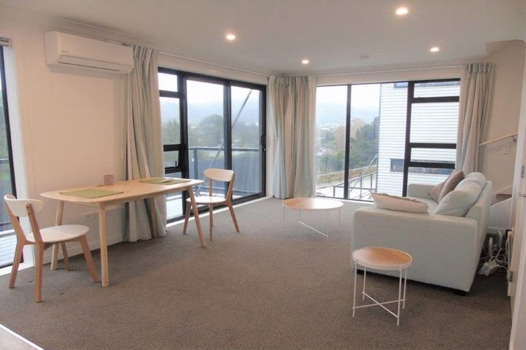 Photo of property in 5 Ara Patukawenga, Tawa, Wellington, 5028