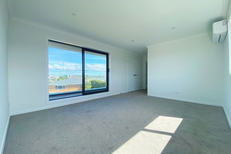 Photo of property in 37c Forrest Hill Road, Milford, Auckland, 0620