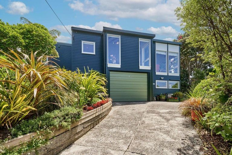 Photo of property in 4 Huntleigh Park Way, Ngaio, Wellington, 6035