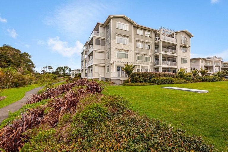 Photo of property in 42 Eaves Bush Parade, Orewa, 0931
