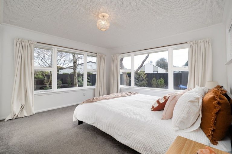 Photo of property in 145 Avonhead Road, Avonhead, Christchurch, 8042