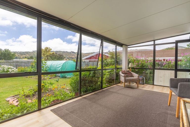 Photo of property in 11 Warner Place, Heathcote Valley, Christchurch, 8022