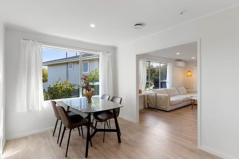 Photo of property in 38 Sunline Avenue, Massey, Auckland, 0614